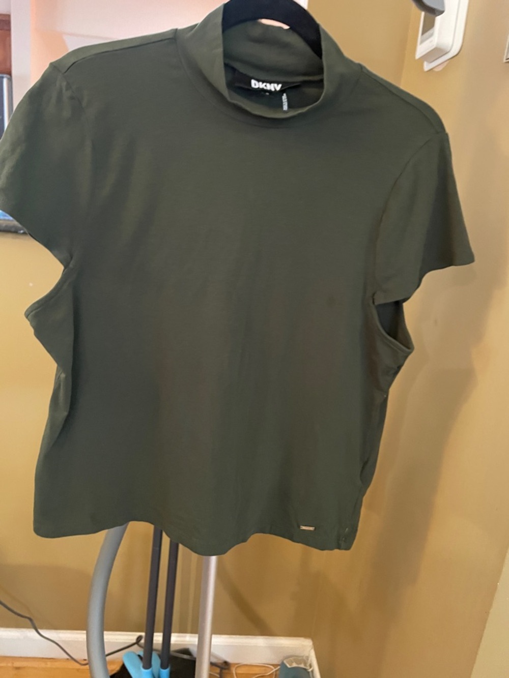 DKNY Olive Green Short Sleeve Mock Neck Tee, Sz XL